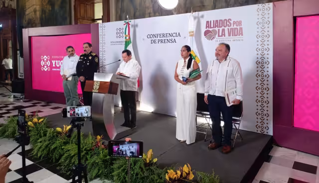 Joaquín Díaz Mena reanuda sus conferencias desde el Palacio de Gobierno