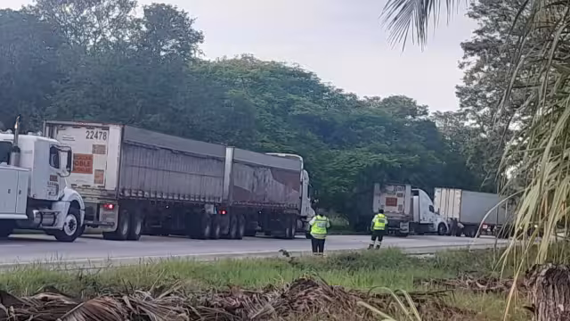 Elementos de la Guardia Nacional resguardaron la unidad para evitar la rapiña.