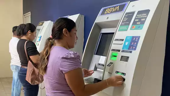 Bancos permanecerán cerrados, pero los cajeros operarán con normalidad Bancos permanecerán cerrados, pero los cajeros operarán con normalidad