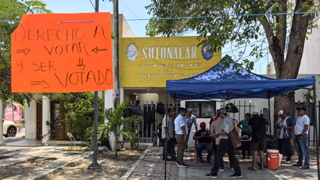 Protesta pacífica de trabajadores continúa frente al edificio del SUTUNACAR