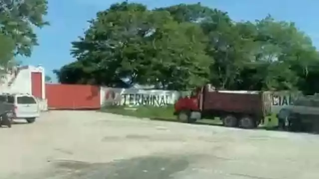 Sin bloqueos, volqueteros de Campeche reclaman oportunidades laborales en cementera Cruz Azul