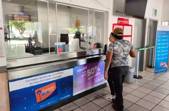 De acuerdo a personal de la terminal de segunda, pasaron de 11 corridas a 26 en un solo día. Cada media hora salían unidades de Tabasco hacia la Isla