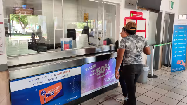 De acuerdo a personal de la terminal de segunda, pasaron de 11 corridas a 26 en un solo día. Cada media hora salían unidades de Tabasco hacia la Isla