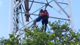 “El Lechero” escala por segunda vez torre de Telcel en José María Morelos
