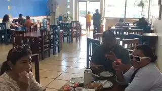 Turismo y pagos de PEMEX dan oxígeno a restaurantes locales