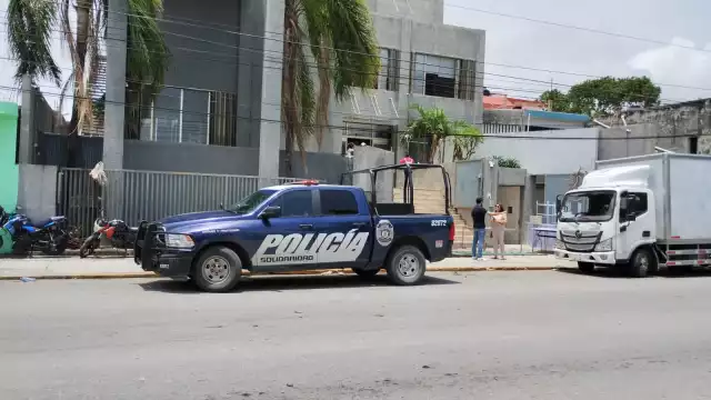 La cuadrilla de empleados que están levantando el censo habitacional, para la entrega de su verdadero título de propiedad