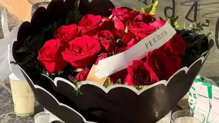 El ramo de rosas con detalles negros