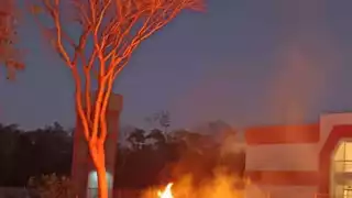 El fuego fue controlado con el sistema de aspersión del plantel