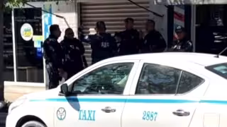 Taxista intentaba vender dispositivos electrónicos en negocio local