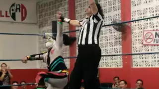 Máscara Sagrada junior vence al campeón Rey Espartano en la Arena Colonos de Cancún