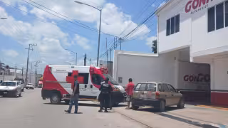 Moviliza desmayo de una mujer a policías y paramédicos en refaccionaria de Champotón