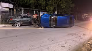 Por exceso de velocidad, ebrio vuelca su Kia en Champotón