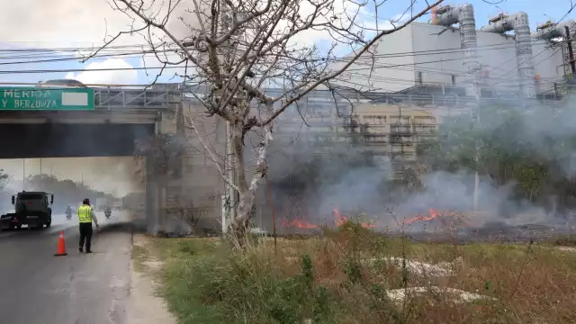 Se desconocen las causas del incendio en la salida a Umán