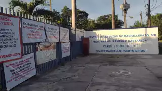 Centro de Estudios de Bachillerato de Felipe Carrillo Puerto inicia el ciclo escolar bajo protesta