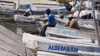 No hay espacio en los muelles de Lerma y San Román para pescadores desalojados