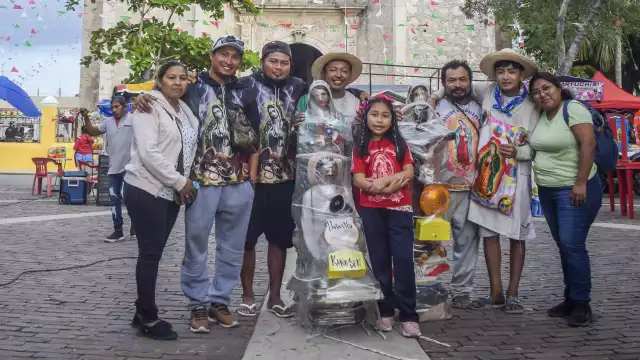 Decenas de personas llegan a San Cristóbal cada 12 de diciembre