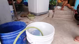 Vecinos de nueve Regiones y tres fraccionamientos, entre ellos Prado Norte, necesitaron comprar garrafones, debido a que las pipas casi no pasan