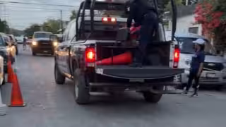 Detienen a hombre por agredir a su expareja y violar orden de restricción en tianguis de Cancún