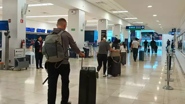 Hay buena afluencia de pasajeros en el aeropuerto de Mérida