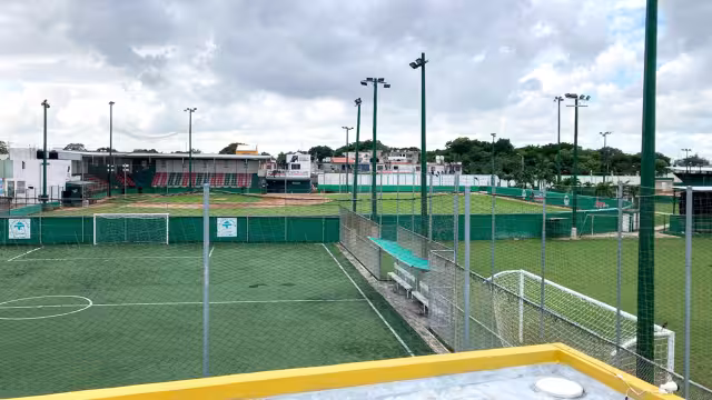 Las áreas recreativas abarcan casi la mitad de la infraestructura del gremio, ya que cuenta con múltiples canchas recreativas