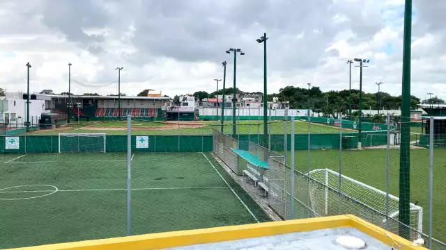 Las áreas recreativas abarcan casi la mitad de la infraestructura del gremio, ya que cuenta con múltiples canchas recreativas