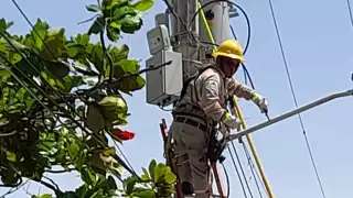 Vecinos de Cancún protestan contra la CFE; llevan 36 horas sin luz