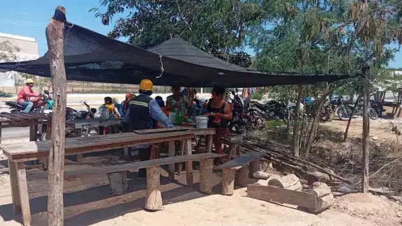 Sus puestos están en límite de derecho de vía, por lo que no pueden ser desalojadas