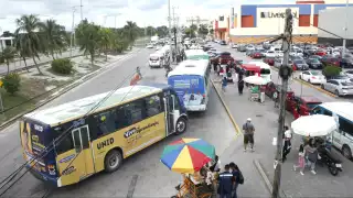 La avenida Tulum concentra el 86% de todas las rutas, causando caos vehicular