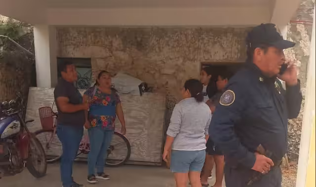 Movilización policíaca en Nunkiní por protesta de empleados