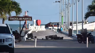 Señalan presunto ingreso de alcohol y drogas por falta de control en muelle de Chicxulub