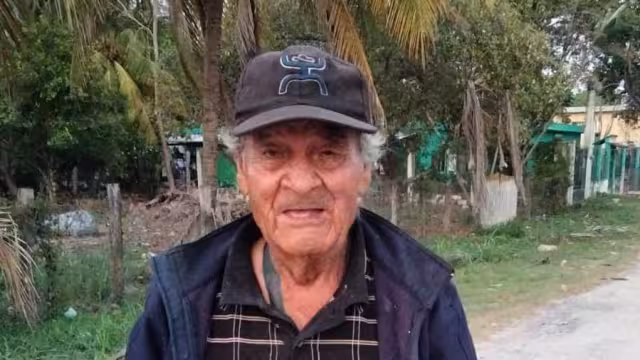 Anciano se encuentra extraviado.