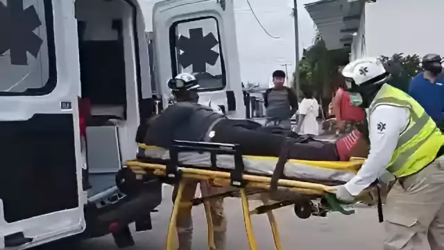 Motociclista lesionado tras ser impactado por camioneta que se dio a la fuga en Escárcega.