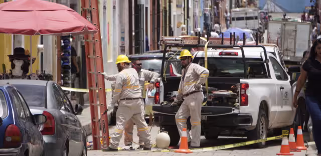 Un cable subterráneo colapsó por sobrecarga, afectando el suministro eléctrico en la Calle 53 con Calle 16 del Centro Histórico y parte del Circuito Baluartes.