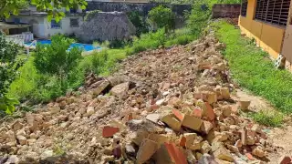 El derrumbe obligó el cierre de tres aulas de la escuela