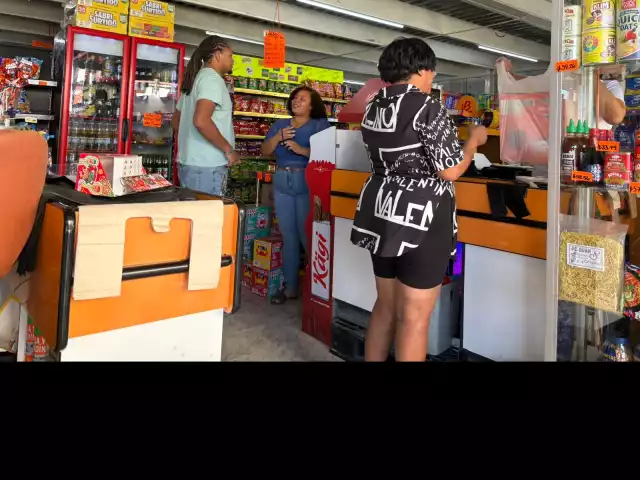 Denuncian abarrotes Las Calderitas por billetes falsos