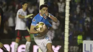Cruz Azul luchó y lo consiguió ante su gente