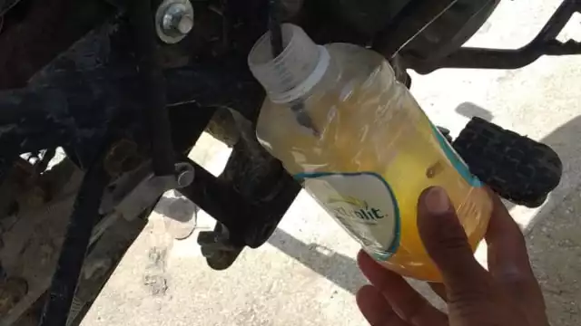 José Ramírez Guillermo reportó que su motocicleta se descompuso tras cargar gasolina con agua en la estación La Gas en Escárcega, Campeche