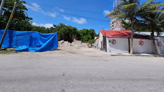El área intervenida se ubica en la calle Cozumel, predio con presencia de cuerpos de agua