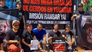 Activistas protestan contra el daño ecológico de la cría de cerdos y aves, y la depredación de inmobiliarias