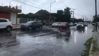 Durante la mañana, las lluvias se reforzaron causando algunas inundaciones