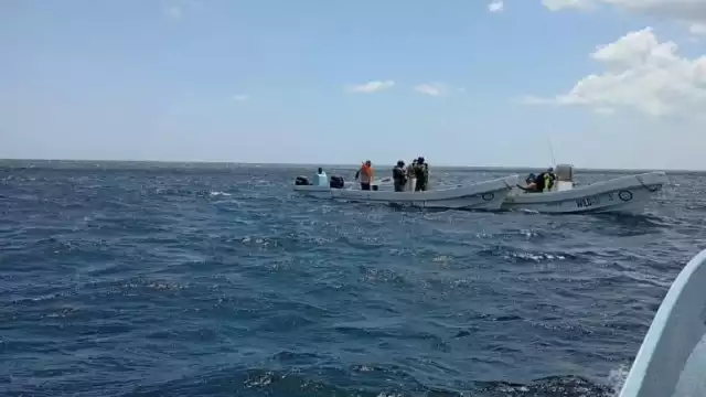 Autoridades atrapan a hombres de mar durante la captura ilegal de especies frente a San Felipe