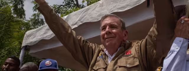 Edmundo González viajó a España por asilo político