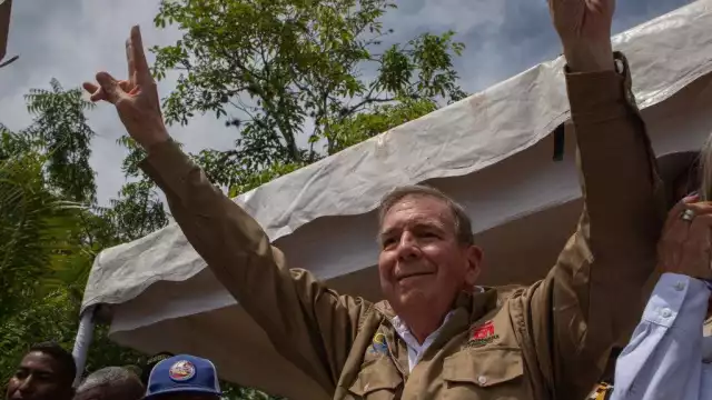 Edmundo González viajó a España por asilo político