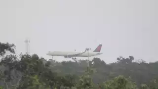 Vuelo Cancún-Londres aterriza de emergencia en Estados Unidos por riña entre pasajeros