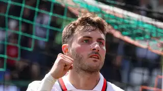 Santi Giménez pone un alto