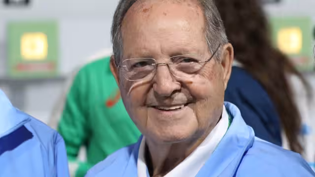 El secretario Olegario Vázquez Raña