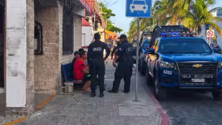 Detienen a 10 extranjeros indocumentados en Holbox