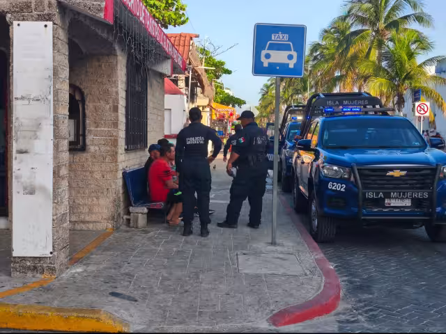 los migrantes habrían arribado a la isla en una embarcación rústica