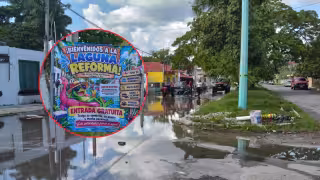 Vecinos de Chetumal colocaron una lona turística satírica para denunciar el abandono de una calle inundada.
