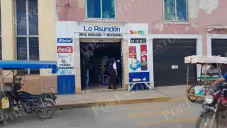 Sorprenden a dos menores robando en papelería de Dzitbalché; cámaras captan el momento
